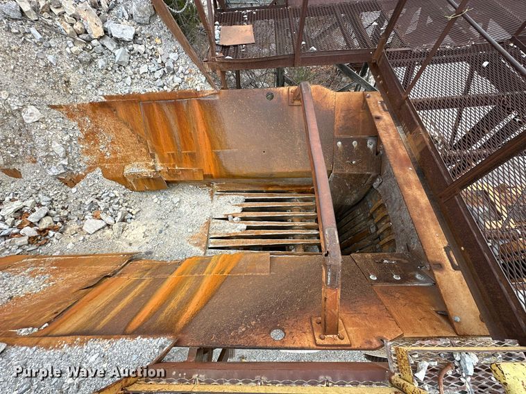 image for item DR0966 Universal 3042 crusher