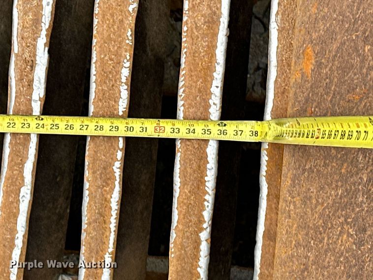 image for item DR0966 Universal 3042 crusher