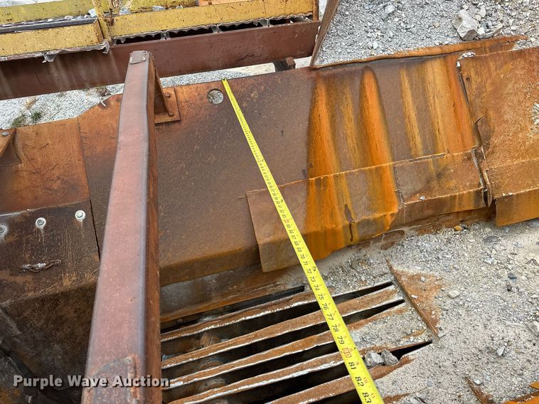 image for item DR0966 Universal 3042 crusher