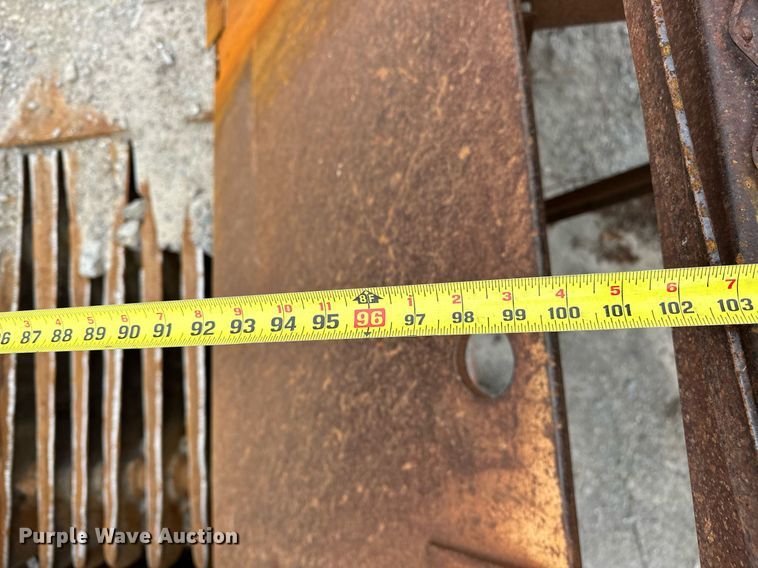 image for item DR0966 Universal 3042 crusher