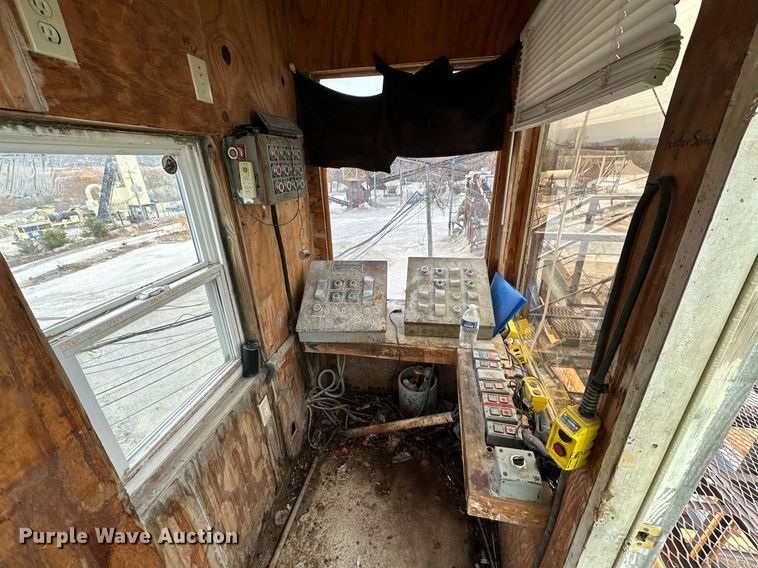 image for item DR0966 Universal 3042 crusher