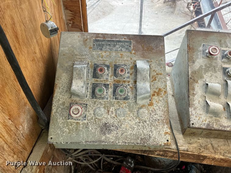 image for item DR0966 Universal 3042 crusher