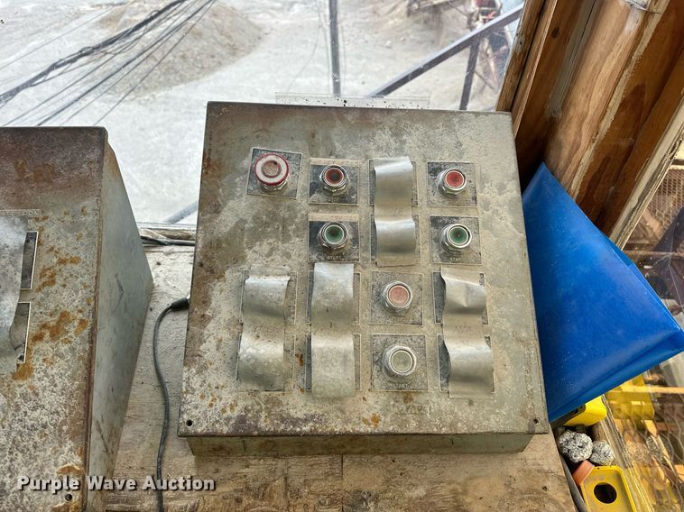 image for item DR0966 Universal 3042 crusher