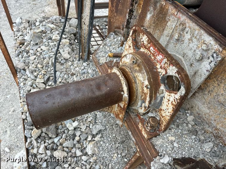 image for item DR0970 Universal Engineering 130/150 crusher