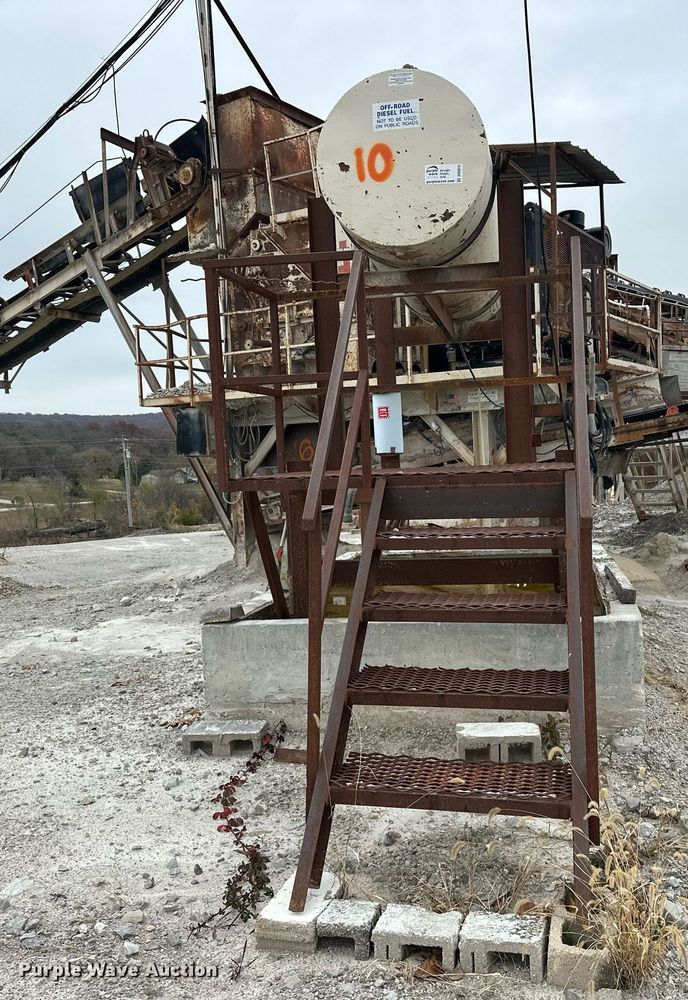 image for item DR0974 Diesel fuel tank