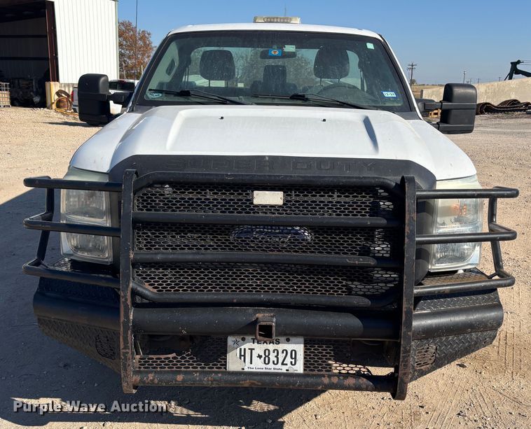 image for item DS2542 2016 Ford  F250 Super Duty  utility bed pickup truck