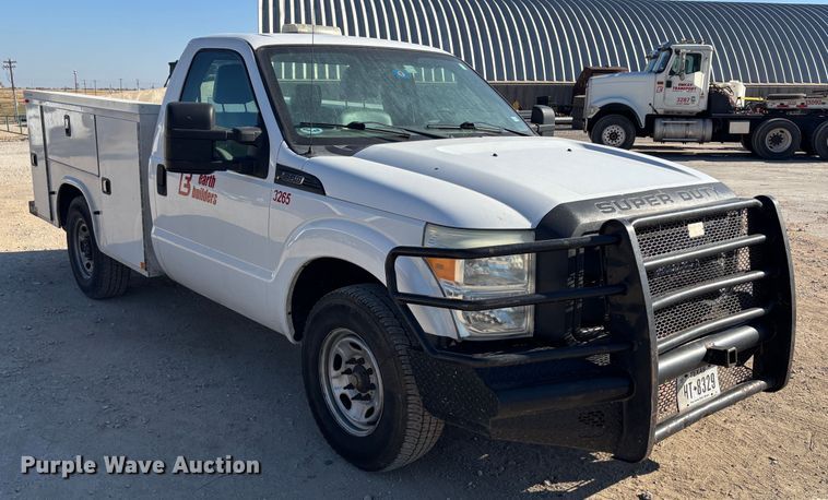 image for item DS2542 2016 Ford  F250 Super Duty  utility bed pickup truck