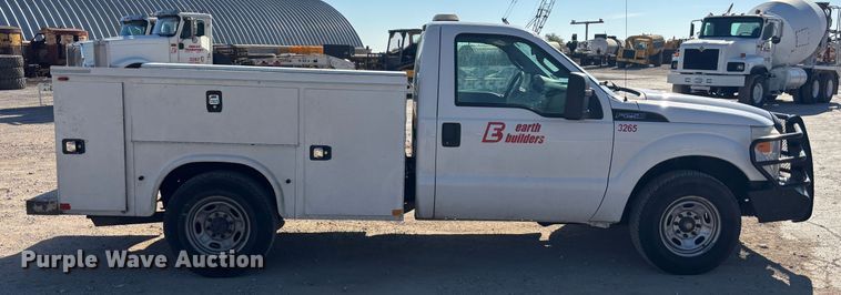 image for item DS2542 2016 Ford  F250 Super Duty  utility bed pickup truck