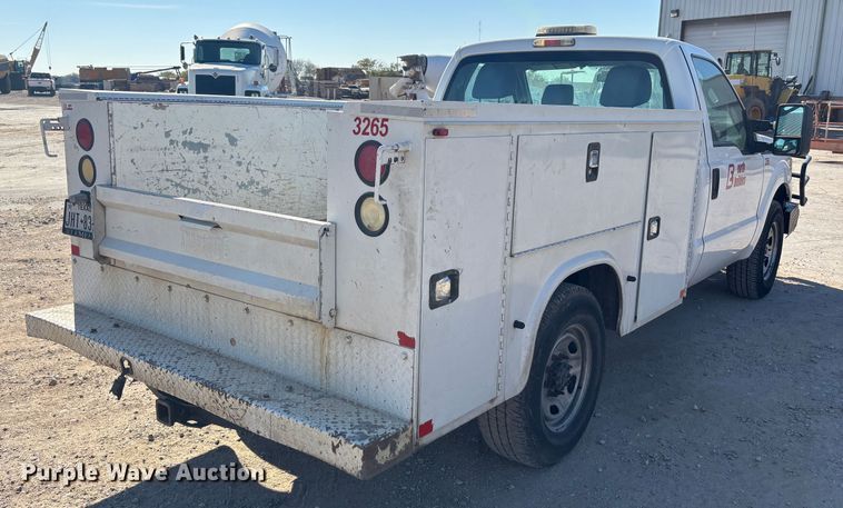 image for item DS2542 2016 Ford  F250 Super Duty  utility bed pickup truck