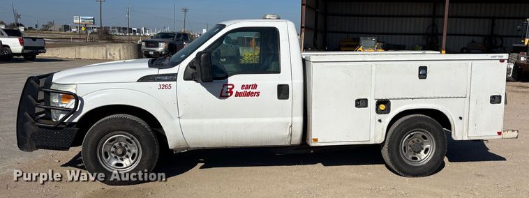 image for item DS2542 2016 Ford  F250 Super Duty  utility bed pickup truck