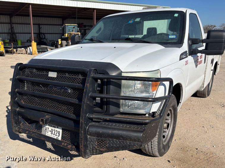 image for item DS2542 2016 Ford  F250 Super Duty  utility bed pickup truck