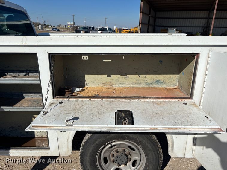 image for item DS2542 2016 Ford  F250 Super Duty  utility bed pickup truck