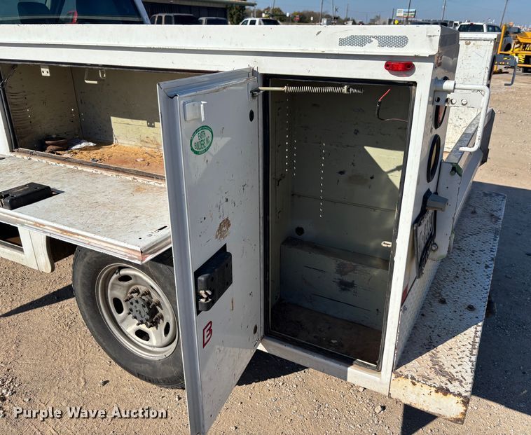 image for item DS2542 2016 Ford  F250 Super Duty  utility bed pickup truck