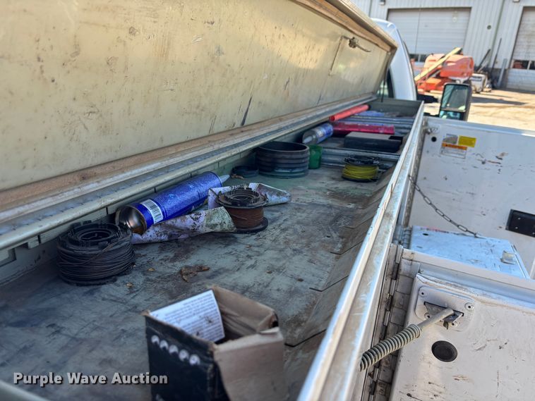 image for item DS2542 2016 Ford  F250 Super Duty  utility bed pickup truck