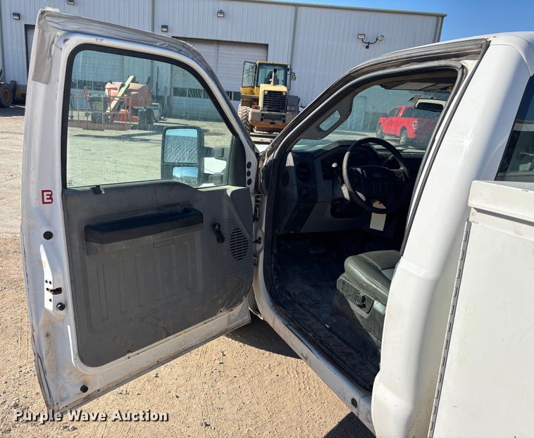 image for item DS2542 2016 Ford  F250 Super Duty  utility bed pickup truck