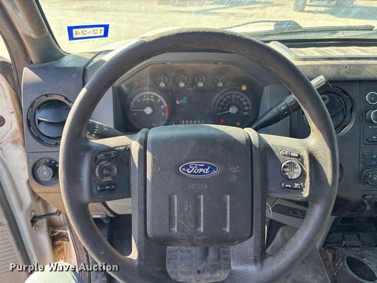 image for item DS2542 2016 Ford  F250 Super Duty  utility bed pickup truck