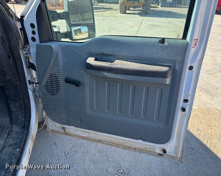 image for item DS2542 2016 Ford  F250 Super Duty  utility bed pickup truck