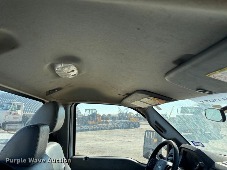 image for item DS2542 2016 Ford  F250 Super Duty  utility bed pickup truck