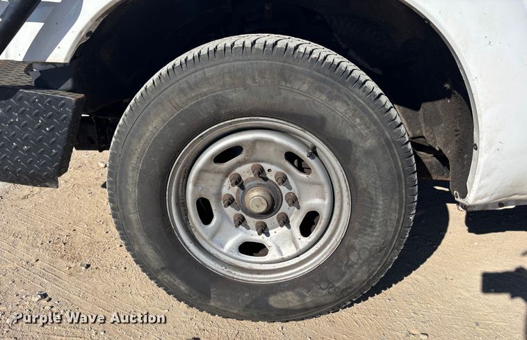 image for item DS2542 2016 Ford  F250 Super Duty  utility bed pickup truck