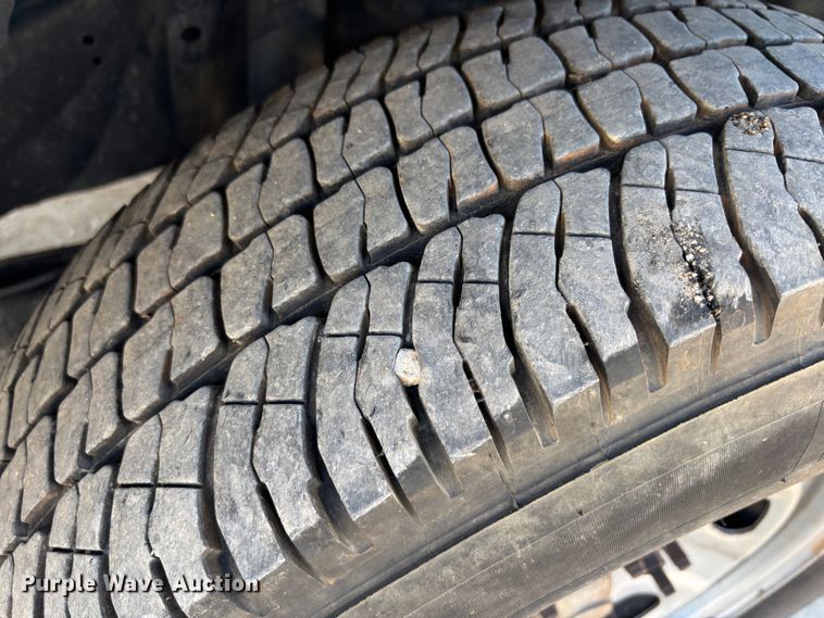 image for item DS2542 2016 Ford  F250 Super Duty  utility bed pickup truck