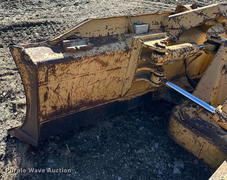 image for item DS3243 1997 Komatsu D37P-5 dozer