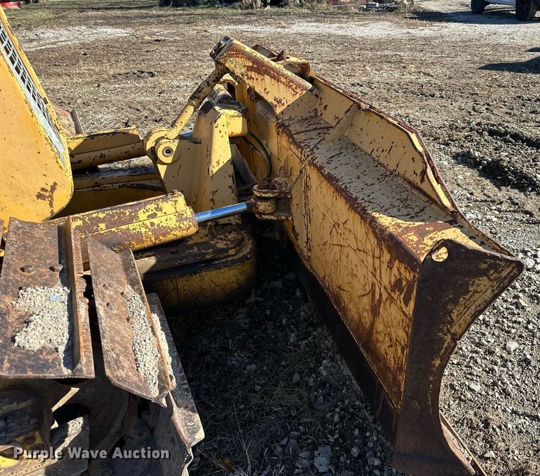 image for item DS3243 1997 Komatsu D37P-5 dozer