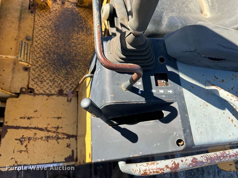 image for item DS3243 1997 Komatsu D37P-5 dozer