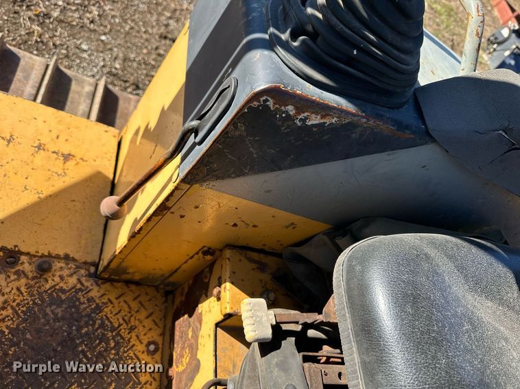 image for item DS3243 1997 Komatsu D37P-5 dozer