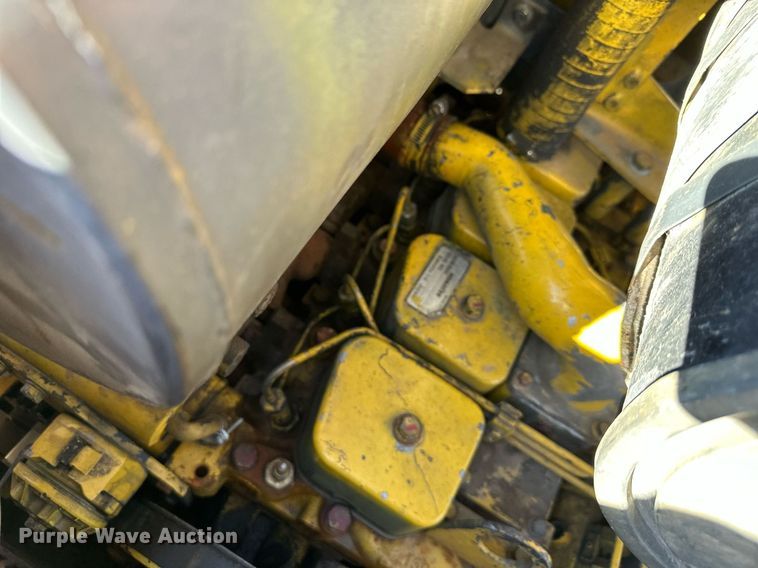 image for item DS3243 1997 Komatsu D37P-5 dozer