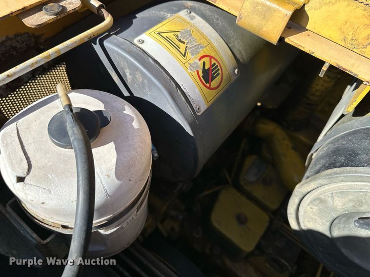 image for item DS3243 1997 Komatsu D37P-5 dozer