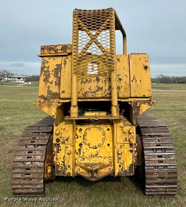 image for item DS3272 International 250 track loader