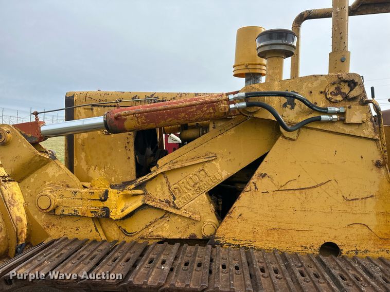 image for item DS3272 International 250 track loader