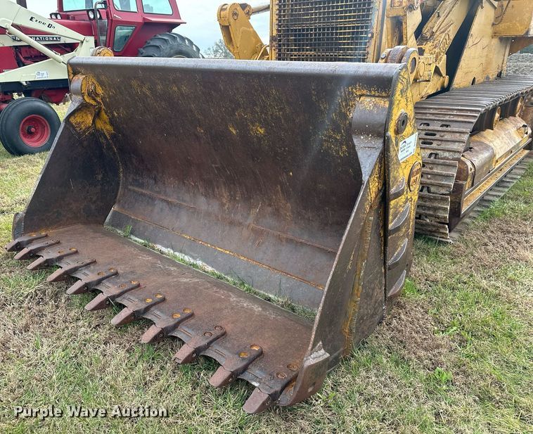 image for item DS3272 International 250 track loader