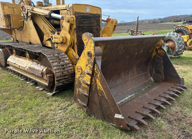 image for item DS3272 International 250 track loader