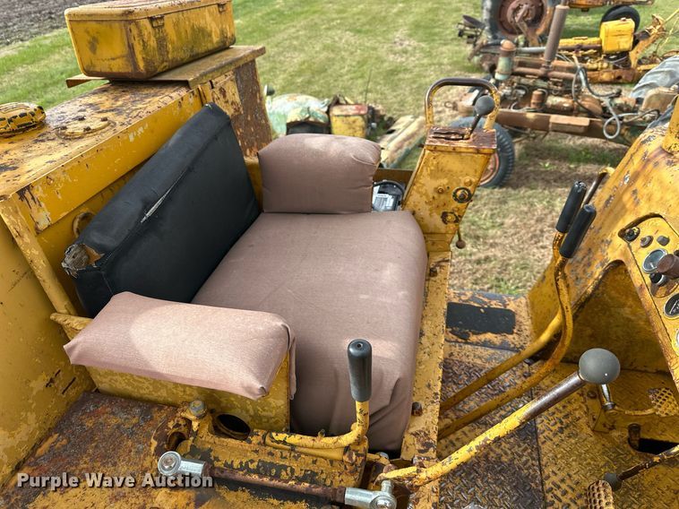 image for item DS3272 International 250 track loader