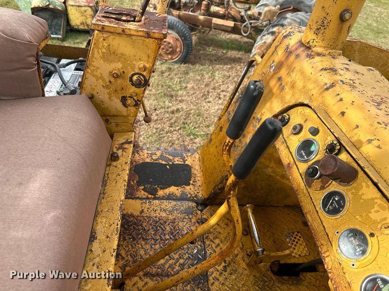 image for item DS3272 International 250 track loader