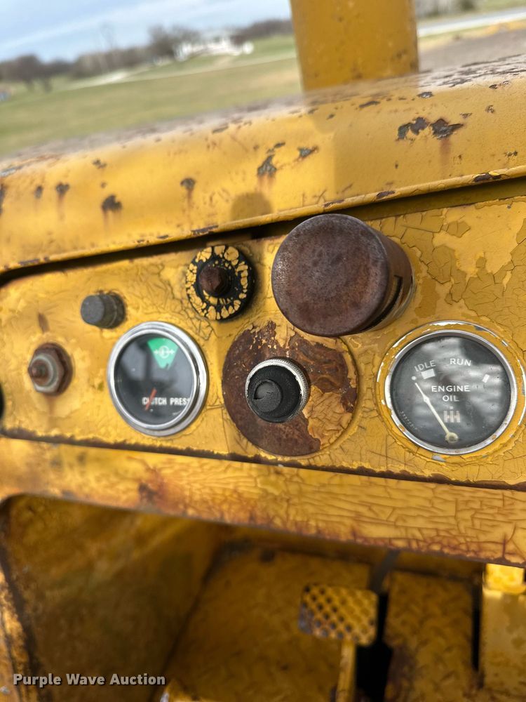 image for item DS3272 International 250 track loader