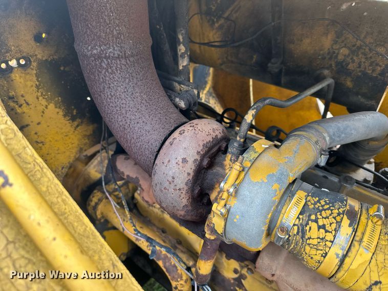 image for item DS3272 International 250 track loader