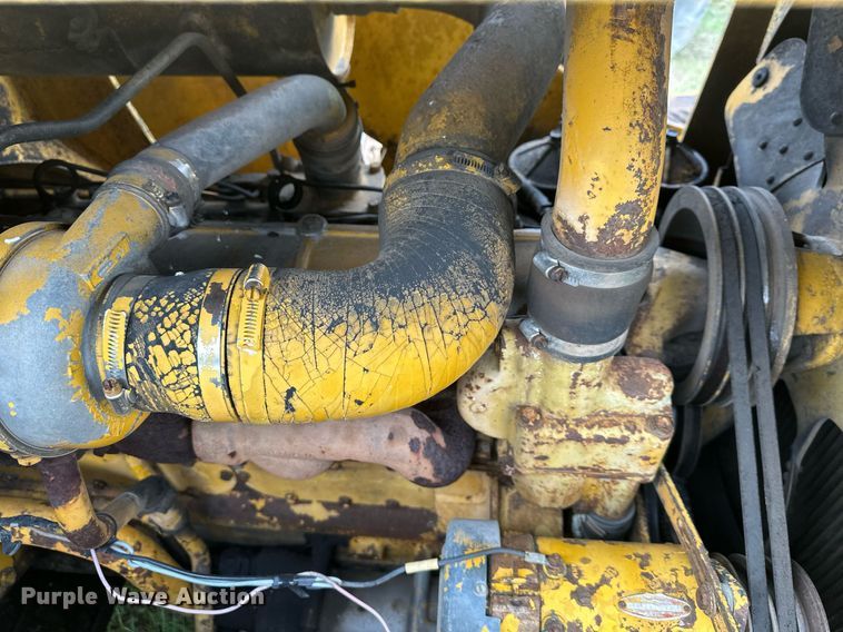 image for item DS3272 International 250 track loader