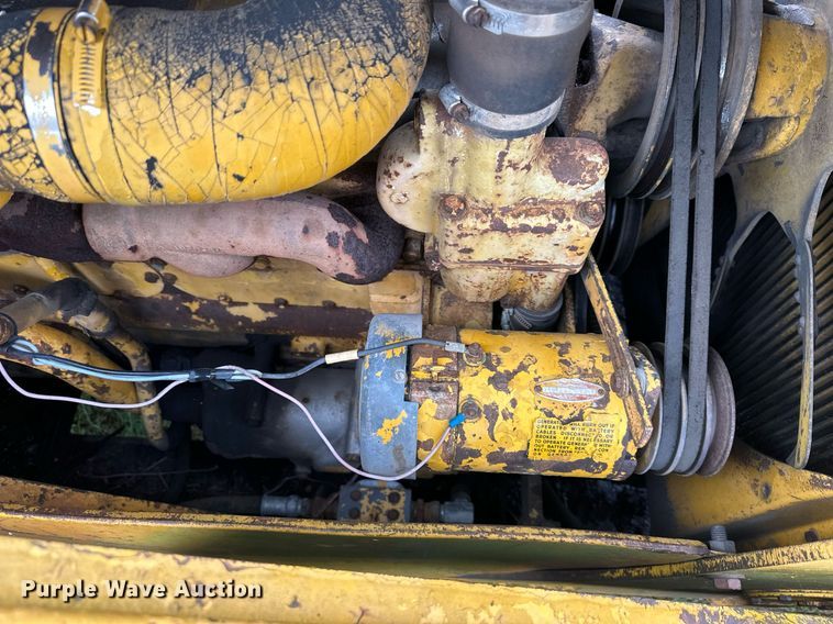 image for item DS3272 International 250 track loader