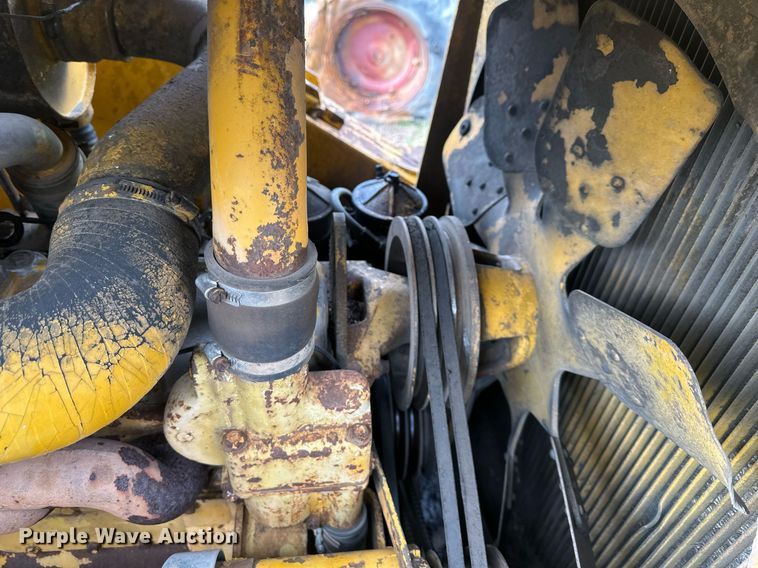 image for item DS3272 International 250 track loader