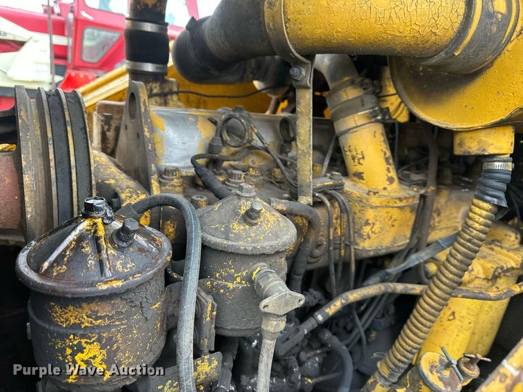 image for item DS3272 International 250 track loader