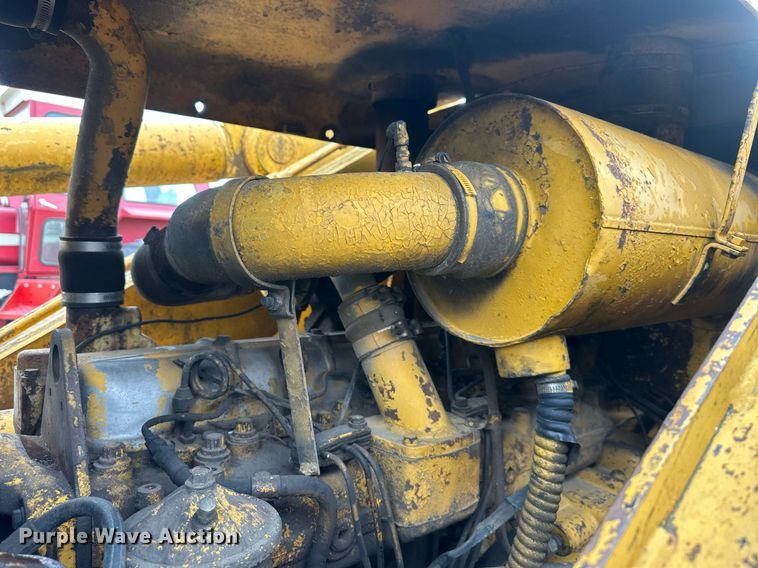 image for item DS3272 International 250 track loader