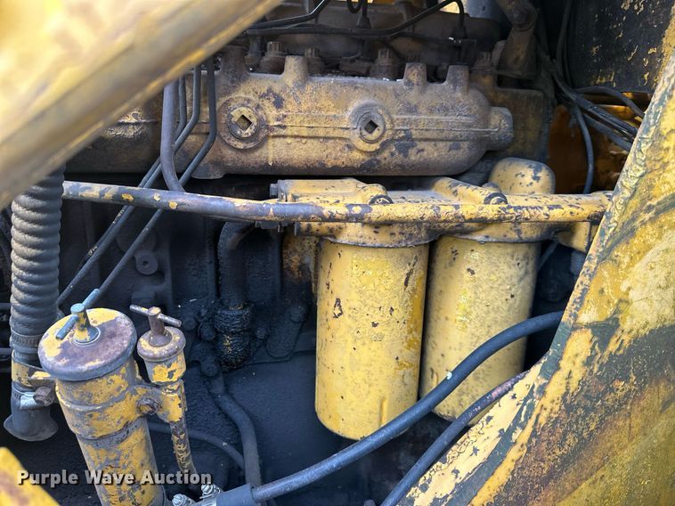 image for item DS3272 International 250 track loader