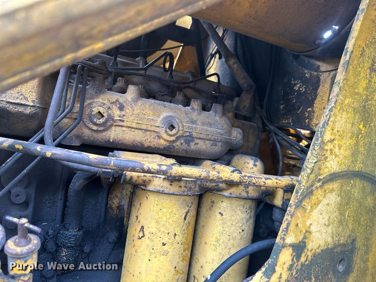 image for item DS3272 International 250 track loader