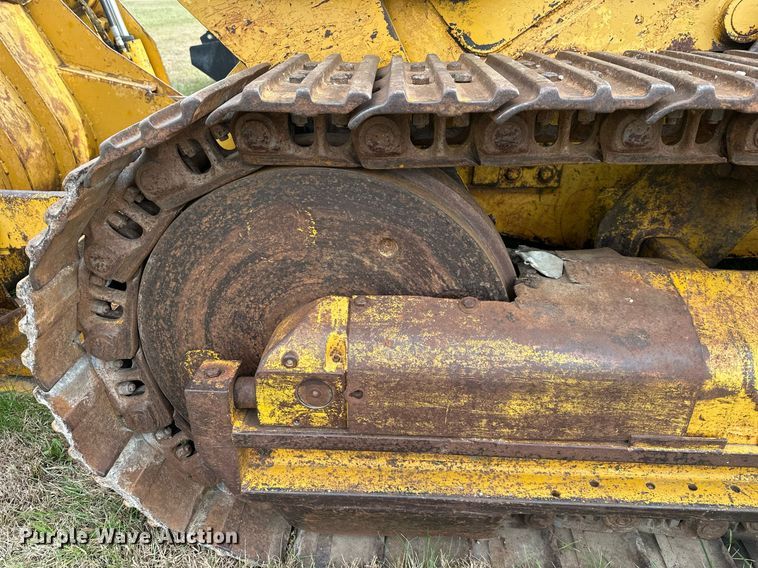 image for item DS3272 International 250 track loader