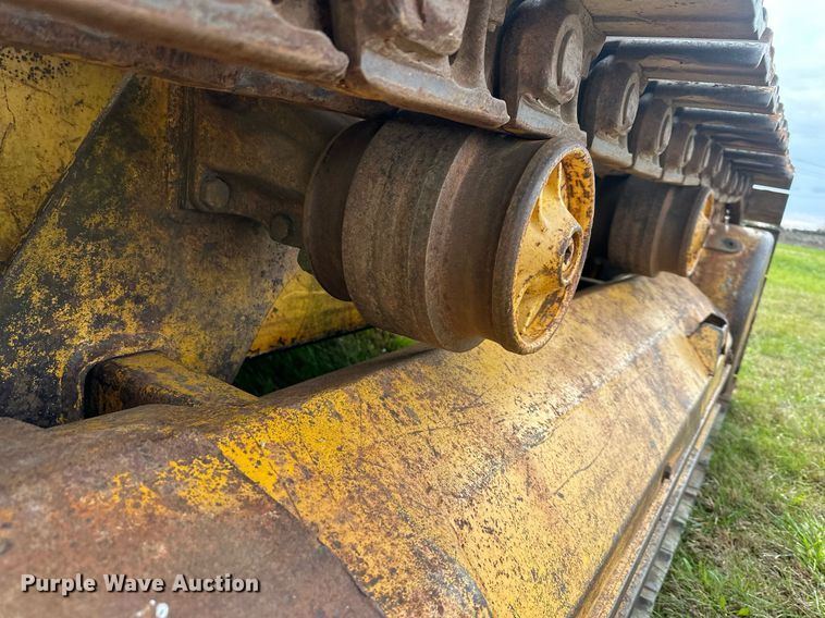 image for item DS3272 International 250 track loader