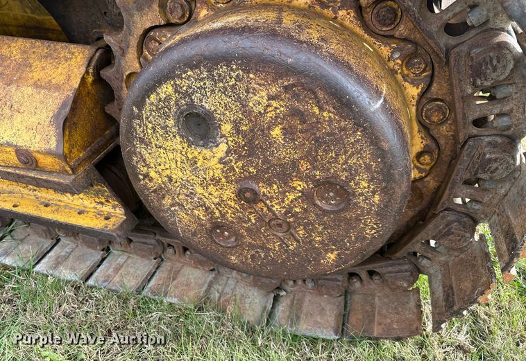 image for item DS3272 International 250 track loader