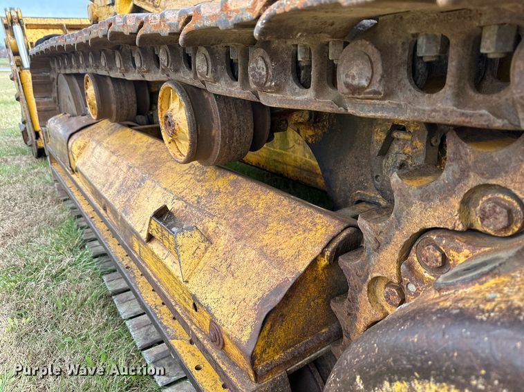 image for item DS3272 International 250 track loader