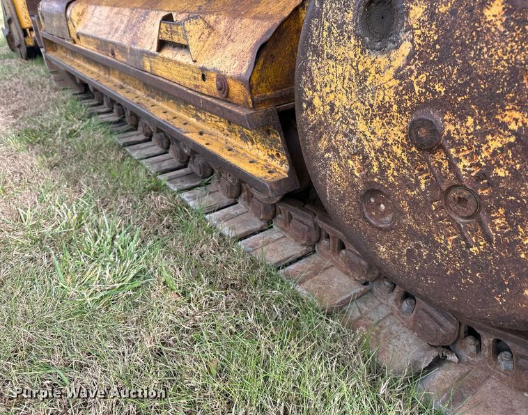 image for item DS3272 International 250 track loader